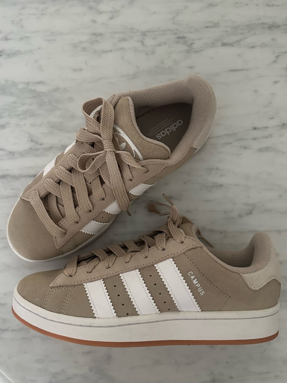 Adidas NEW Beige/Tan Campus Sneakers JUNIORS Size US 7 (Equiv Women 8/ Men 7)